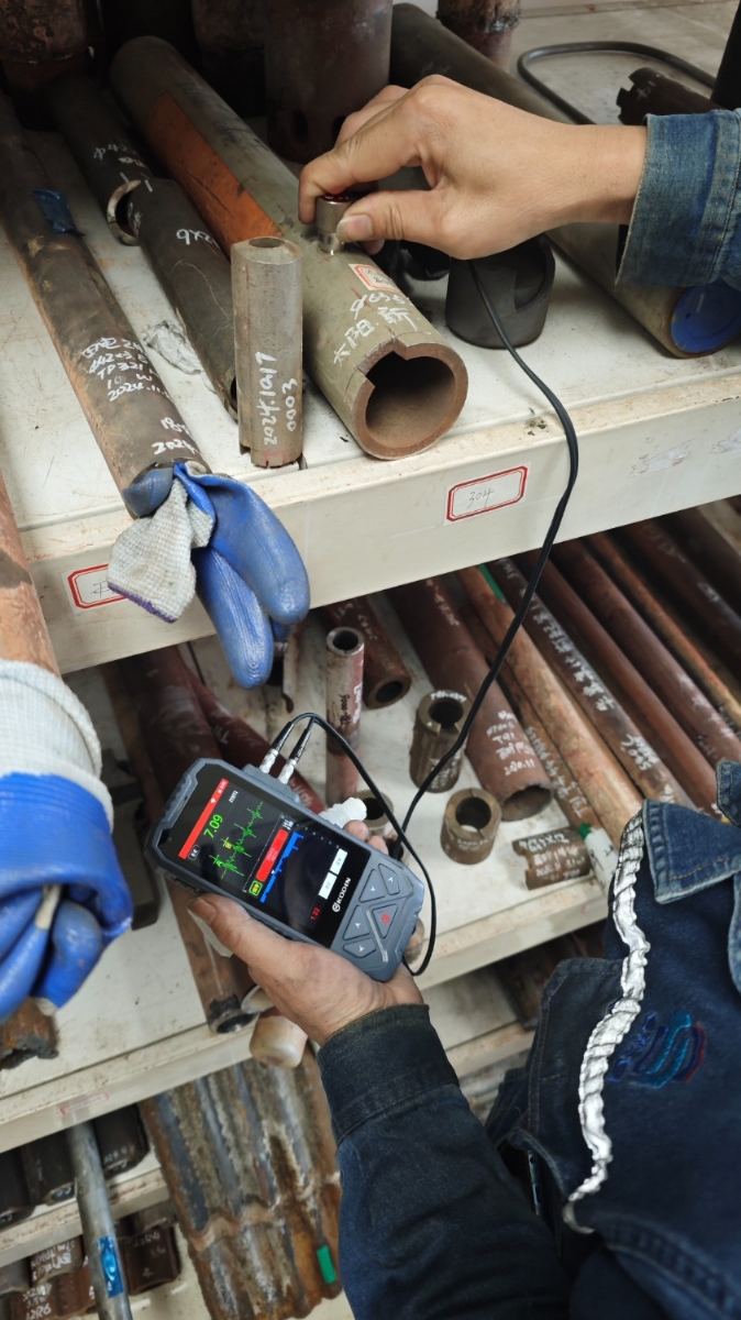 智能型超聲波測(cè)厚儀使用現(xiàn)場(chǎng)